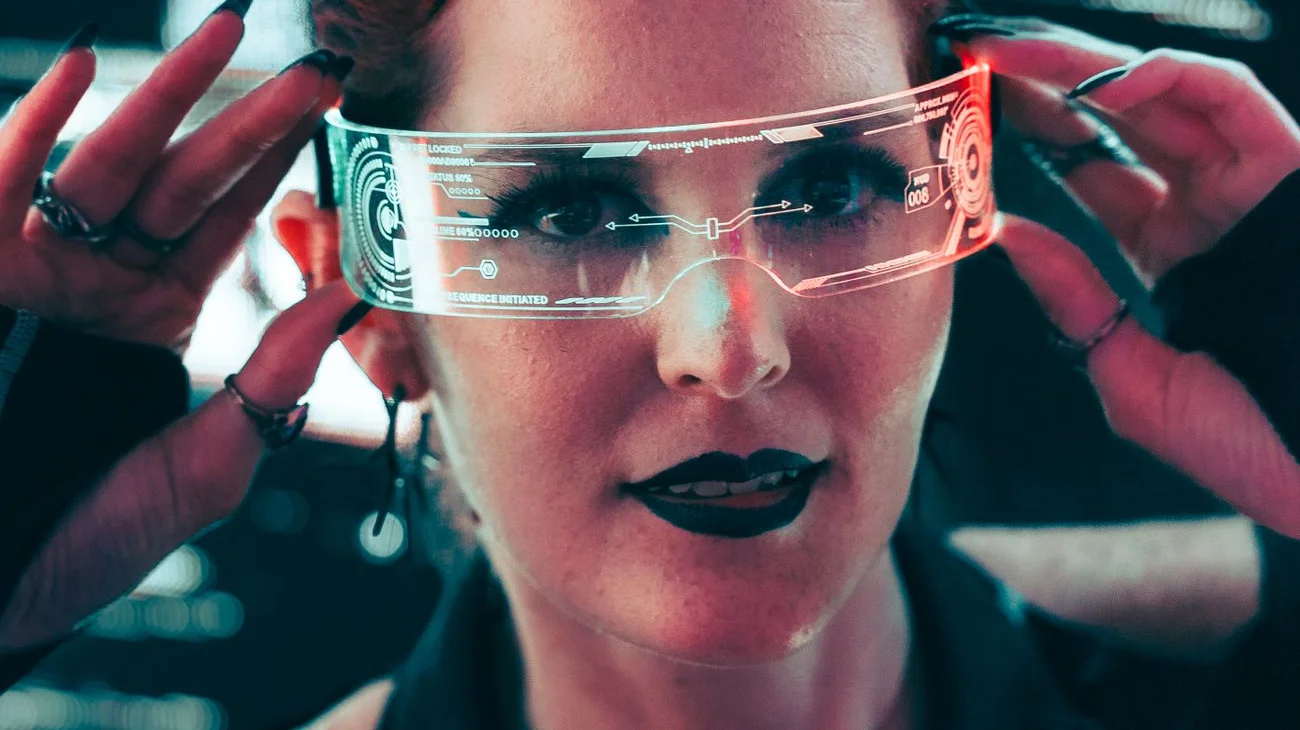 Mixed reality glasses overlaying interactive data